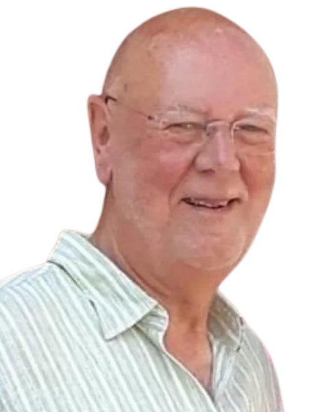 Franz-Josef Böcher im Portrait. Lächelnder Mann mit Glatze und Brille und einem grün-gestreiftem Hemd